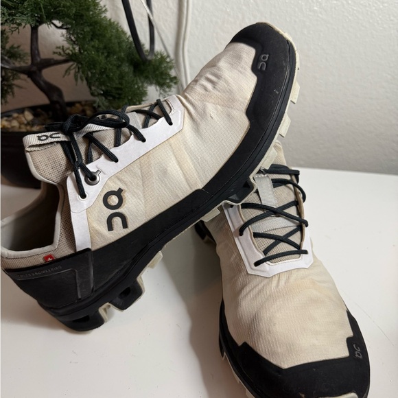 On cloudventure  Men's Cream and Black Athletic Shoes - Picture 8 of 9